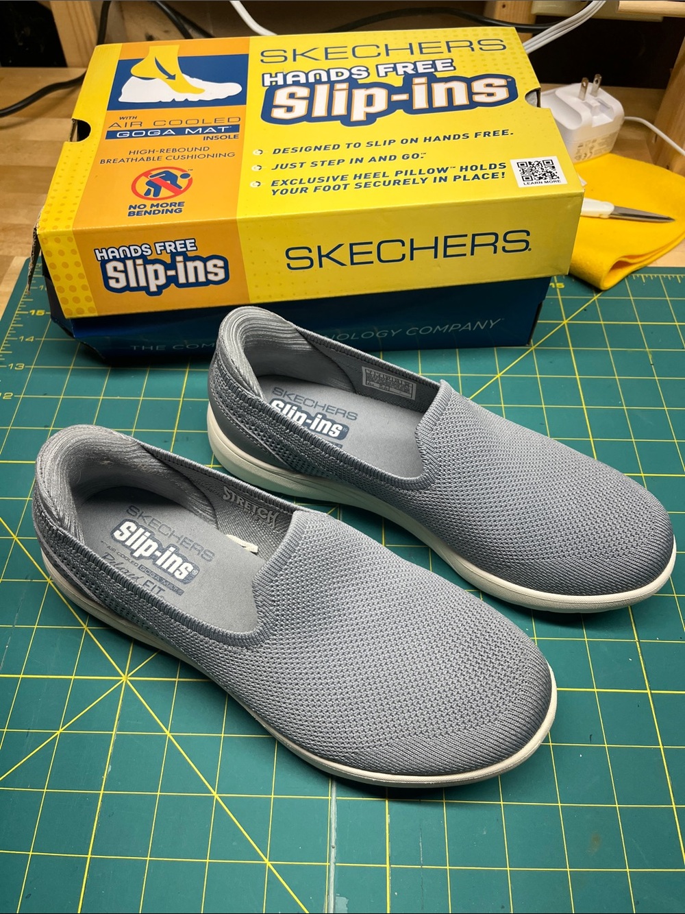 Skechers Women’s Gray Knit Hands-Free Slip-On Loafers Size 7